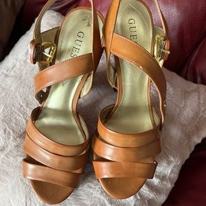Guess platform  pumps